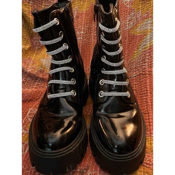 Forever 21 Fab Shiny Black Chunky Boots With Silver Laces Size 8 Worn Once! - Picture 4 of 9